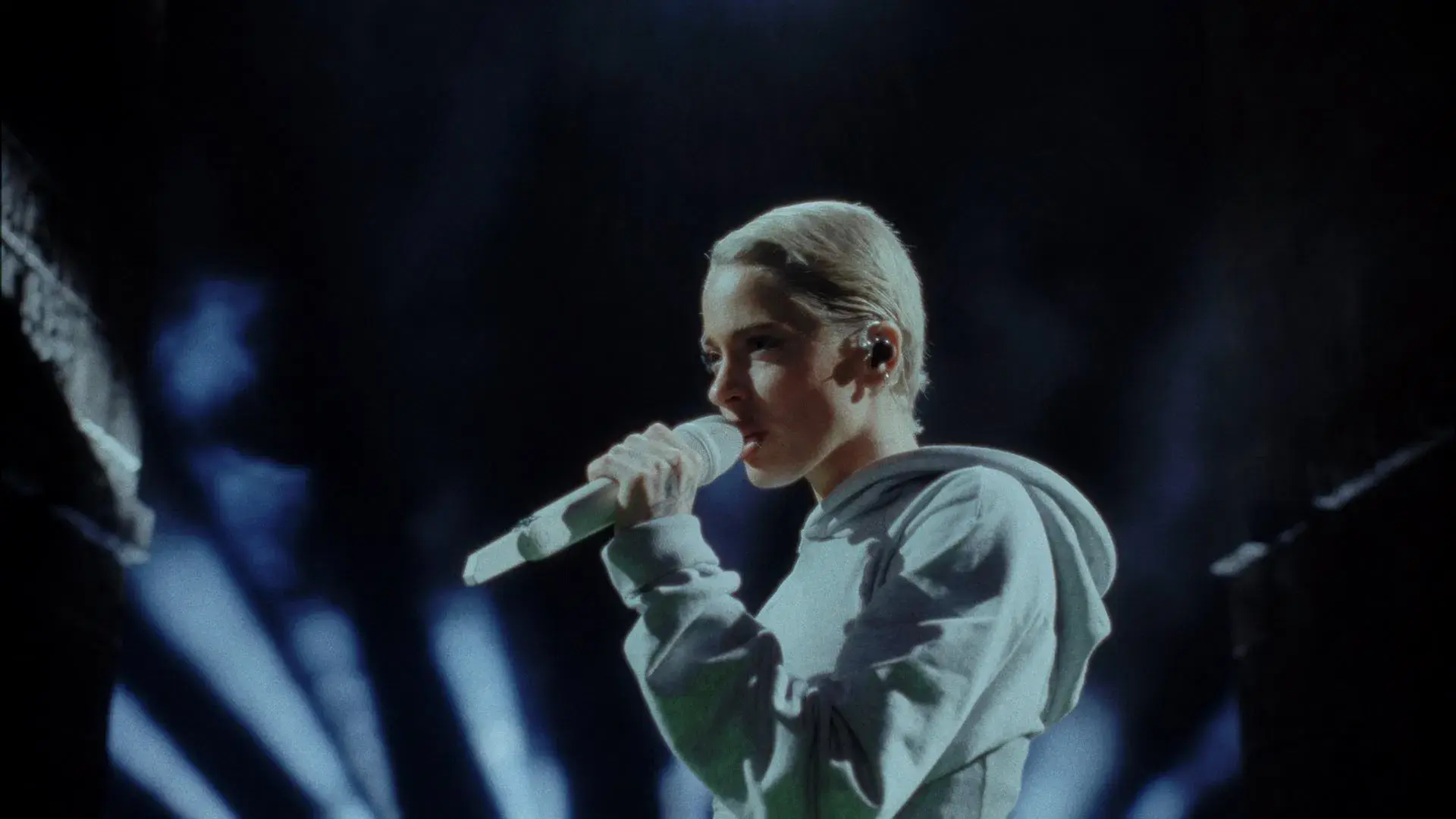 TINI: Un mechón de pelo