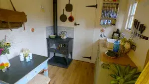 Anthony & Bianca's Shed to Shepherd's Hut